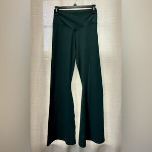 Offline By Aerie Real Me High Waisted Crossover Flare Legging Green Sz L Gym